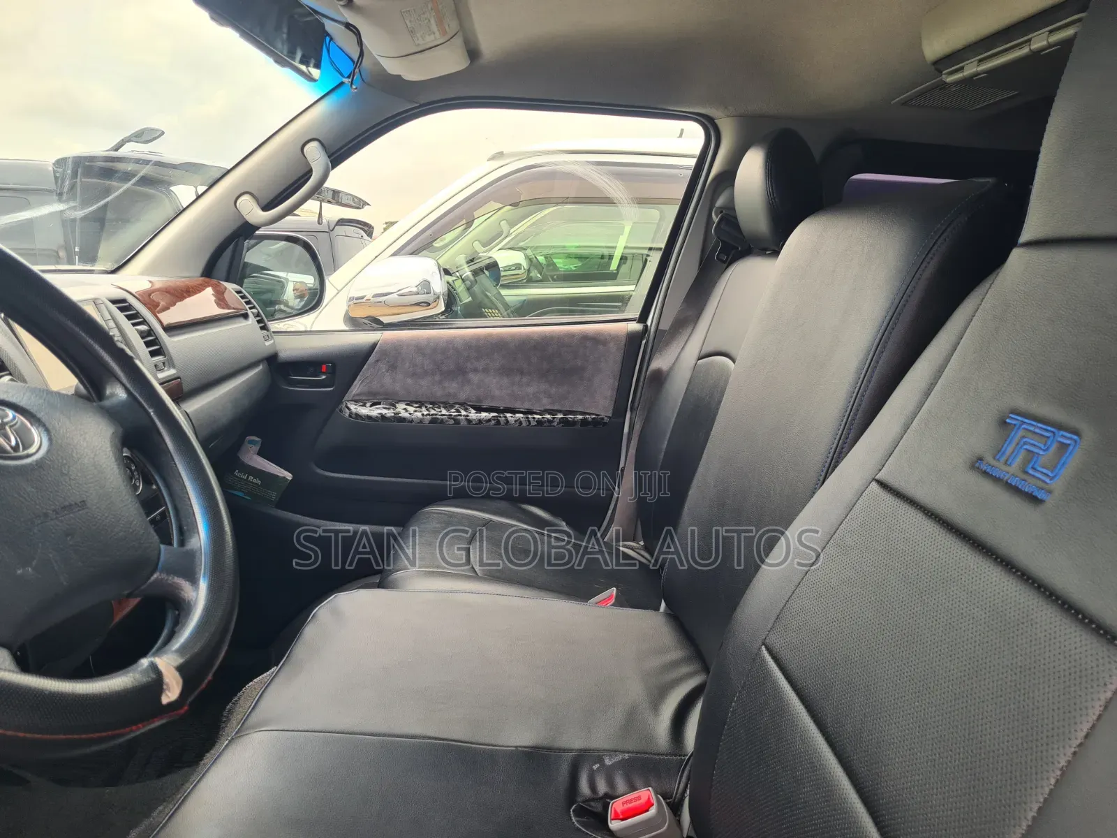 Toyota HiAce 2012 Silver