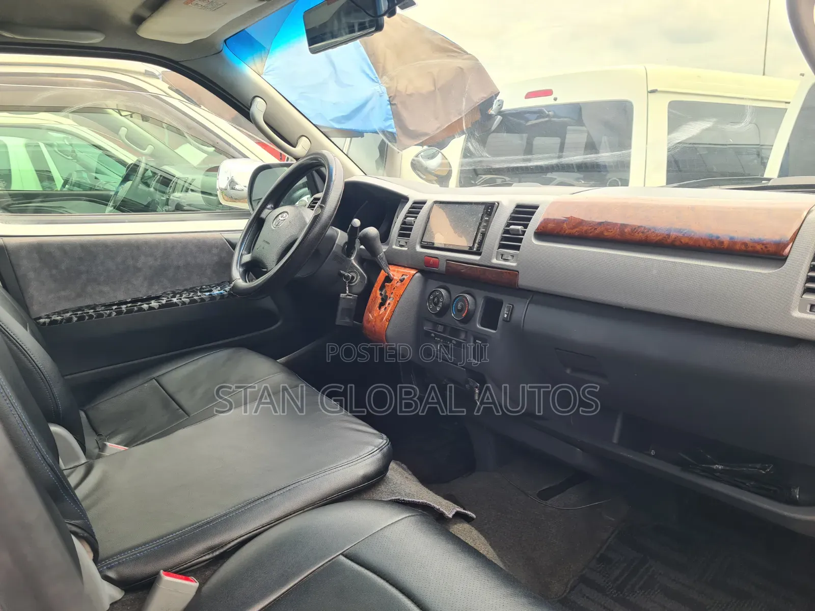 Toyota HiAce 2012 Silver