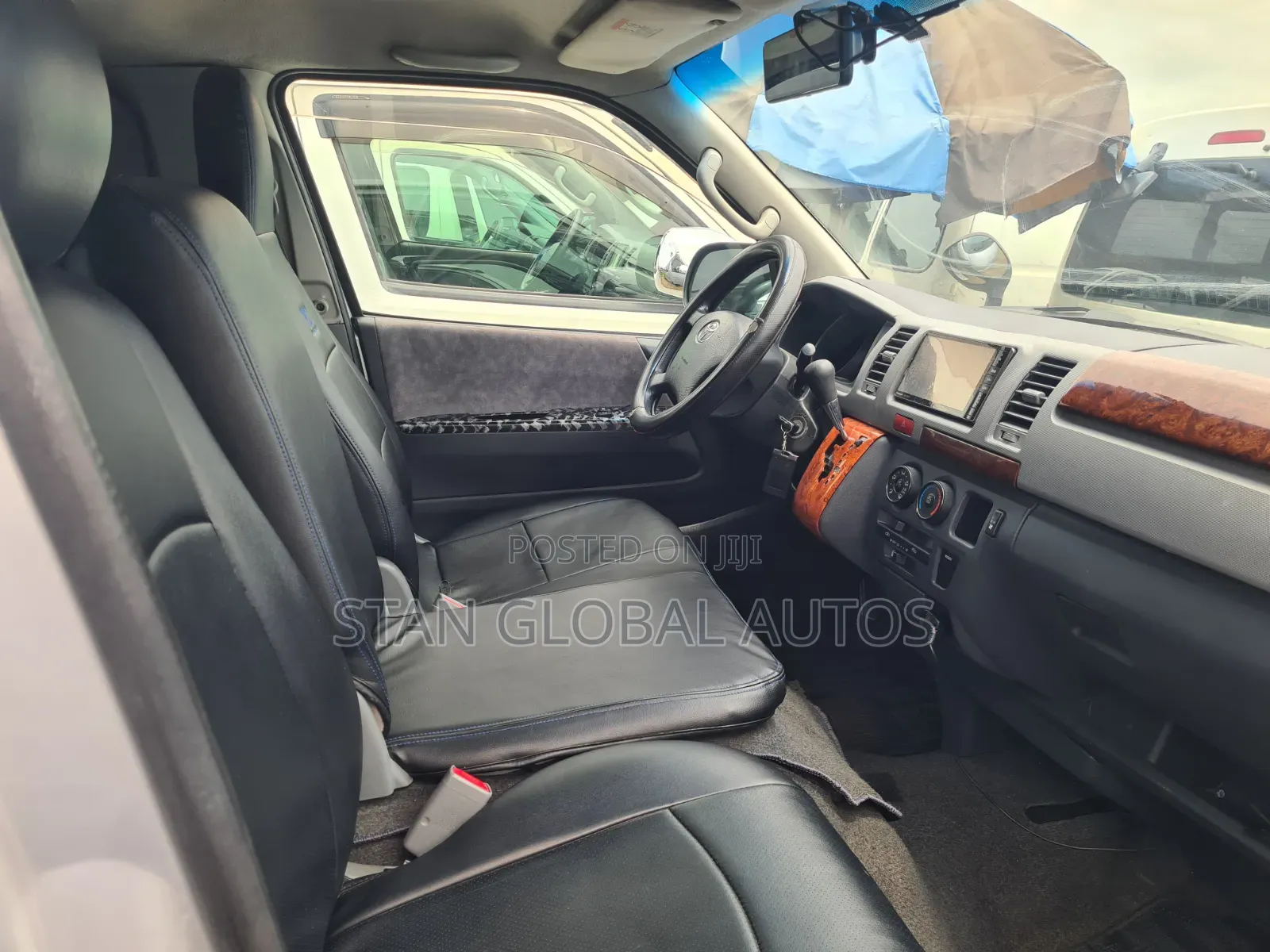 Toyota HiAce 2012 Silver