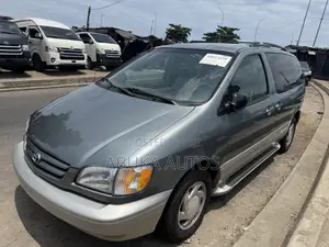 Toyota Sienna XLE 2001 Gray