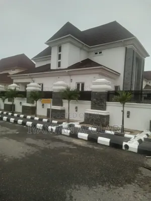 7bdrm Duplex in River Park Estate, FHA for sale