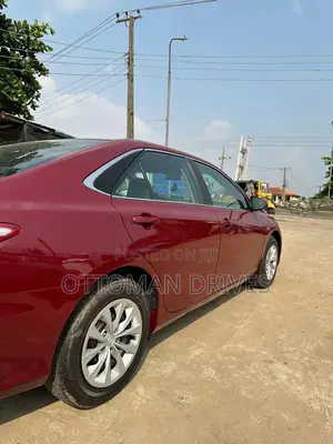 Toyota Camry LE 4dr Sedan (2.5L 4cyl 6A) 2015 Red