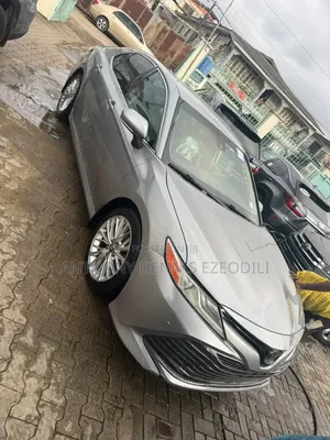 Toyota Camry 2018 Silver