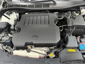 Toyota Camry XLE V6 4dr Sedan (3.6L 6cyl 6A) 2016 White