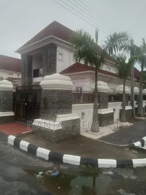 7bdrm Duplex in River Park Estate, FHA for sale