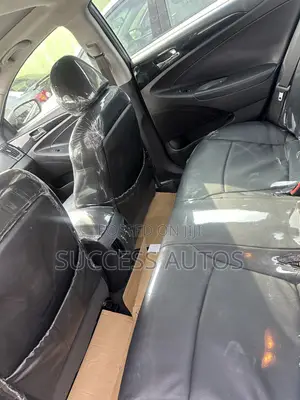 Hyundai Sonata Limited Sedan FWD (2.4L 4cyl 6A) 2011 Gray