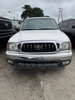 Toyota Tacoma PreRunner 4x2 Double-Cab 121.9 in. WB 2001 White