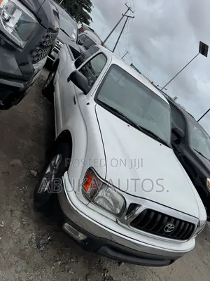 Toyota Tacoma PreRunner 4x2 Double-Cab 121.9 in. WB 2001 White