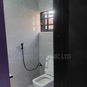 3bdrm Block of Flats in Soluyi for sale