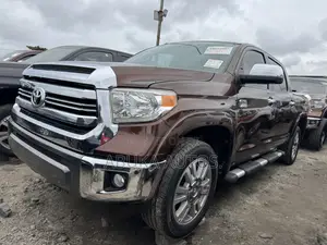 Toyota Tundra Platinum 5.7L V8 4x4 CrewMax 5.6 ft. box 145.7 in. WB