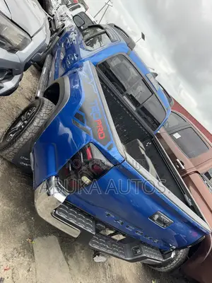 Toyota Tacoma TRD Off Road 2018 Blue
