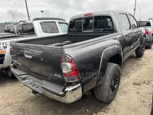 Toyota Tacoma Double Cab 4x4 4.0L V6 5-Speed Automatic 2013 Gray
