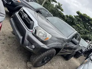 Toyota Tacoma Double Cab 4x4 4.0L V6 5-Speed Automatic 2013 Gray