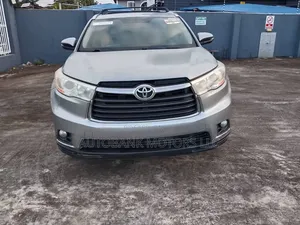 Toyota Highlander XLE 4dr SUV (3.5L 6cyl 6A) 2014 Silver