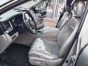 Toyota Highlander XLE 4dr SUV (3.5L 6cyl 6A) 2014 Silver