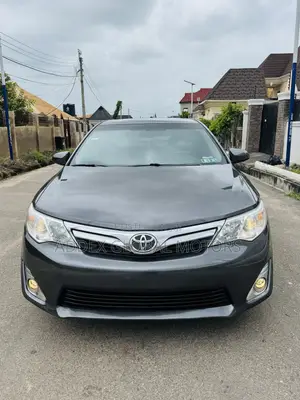 Toyota Camry XLE 4dr Sedan (2.5L 4cyl 6A) 2013 Gray