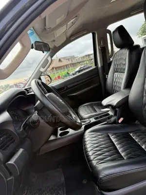 Toyota Hilux SR 4x4 2016 Black