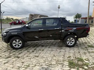 Toyota Hilux SR 4x4 2016 Black