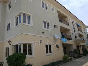 3bdrm Block of Flats in Mobil Road, Off Lekki-Epe Expressway for rent
