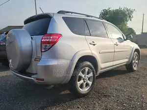 Toyota RAV4 2011 Silver