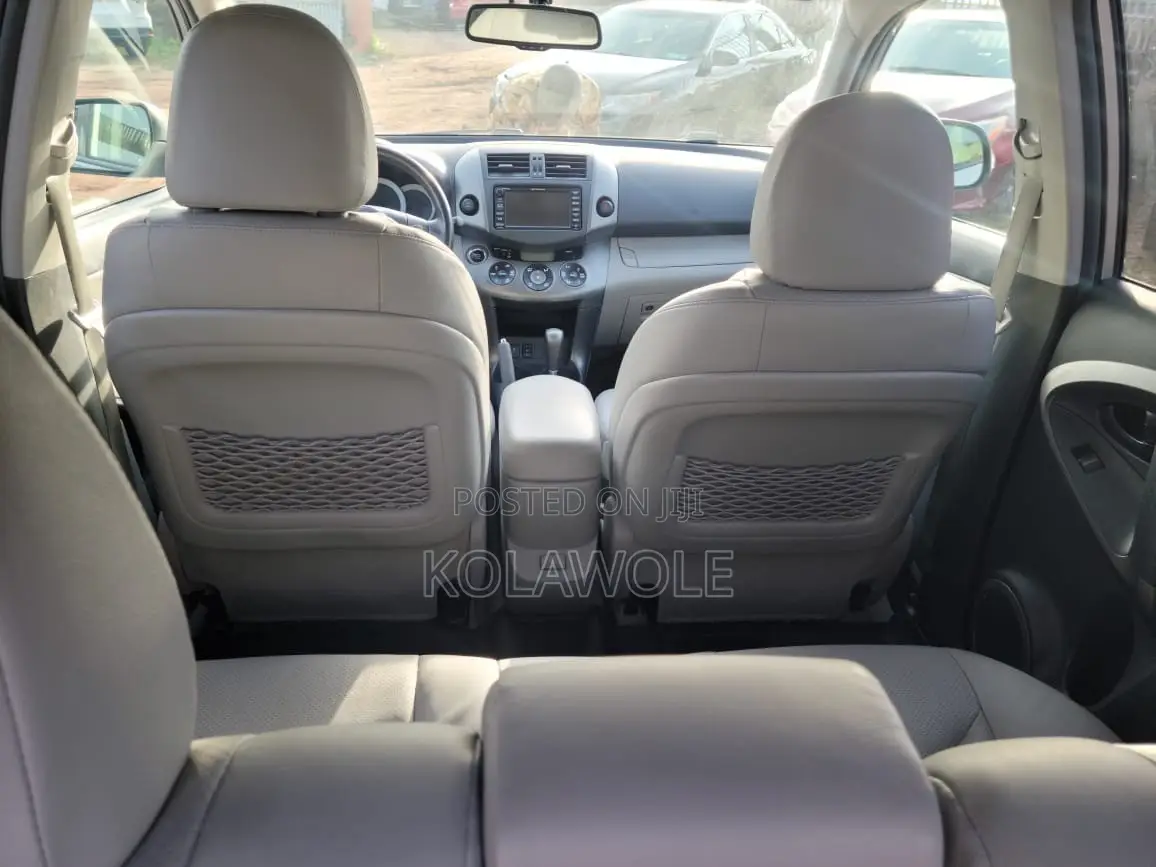 Toyota RAV4 2011 Silver