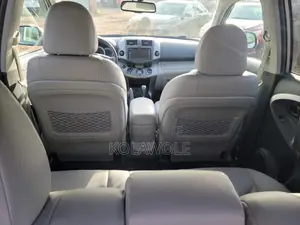 Toyota RAV4 2011 Silver