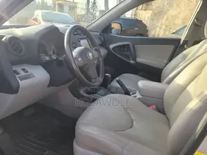 Toyota RAV4 2011 Silver