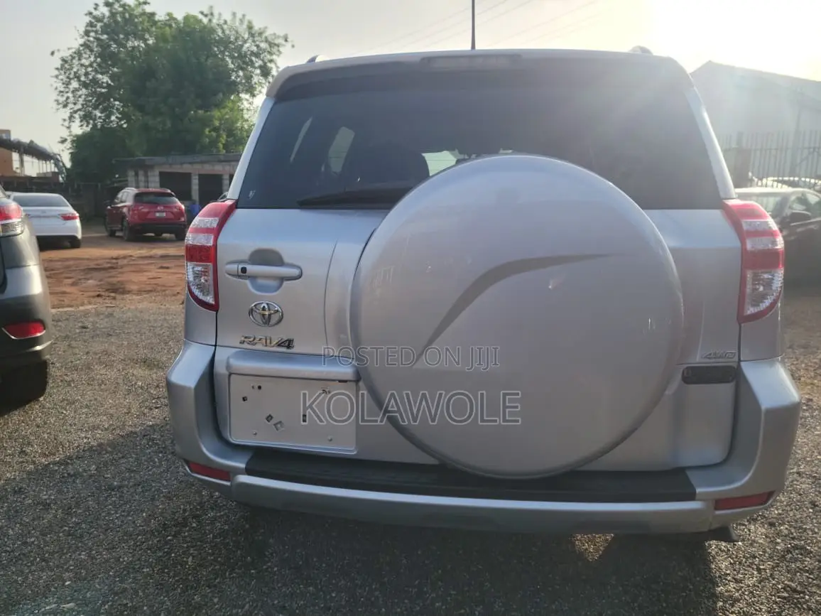 Toyota RAV4 2011 Silver
