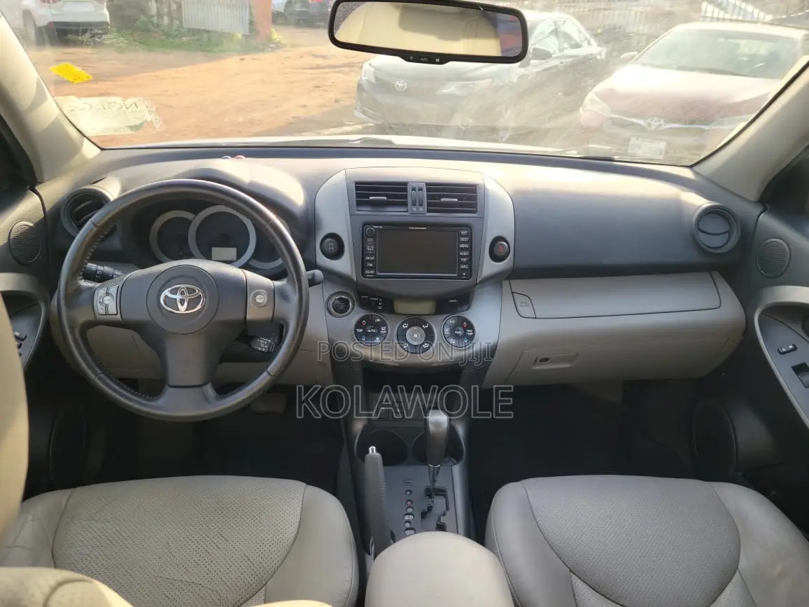 Toyota RAV4 2011 Silver