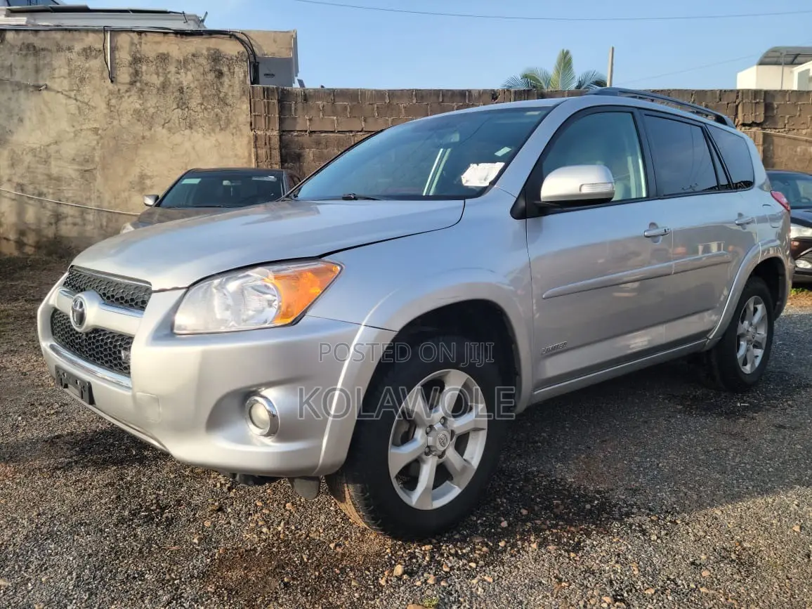 Toyota RAV4 2011 Silver