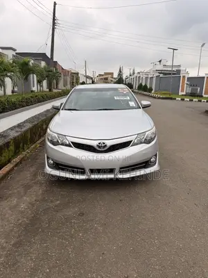Toyota Camry SE 4dr Sedan (2.5L 4cyl 6A) 2014 Silver