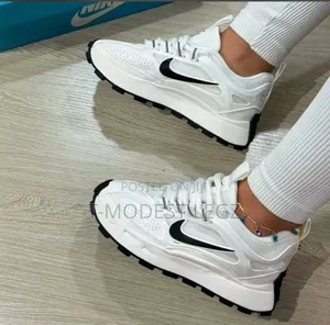 Nike White and Black Low-Top Athletic Running Sneakers