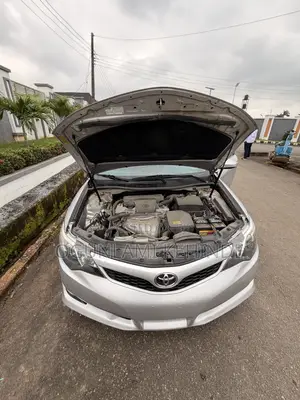 Toyota Camry SE 4dr Sedan (2.5L 4cyl 6A) 2014 Silver