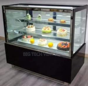 Commercial Square Glass Cake Display Chiller Is a Floor-Standing