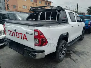 Toyota Hilux 2018 White