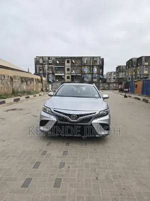 Toyota Camry SE FWD 2020 Silver