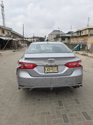 Toyota Camry SE FWD 2020 Silver
