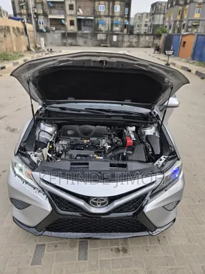 Toyota Camry SE FWD 2020 Silver