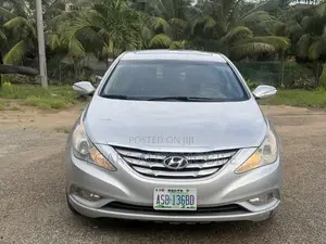 Hyundai Sonata Limited Sedan FWD (2.4L 4cyl 6A) 2012 Silver