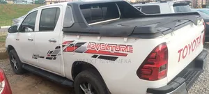 Toyota Hilux 2023 White
