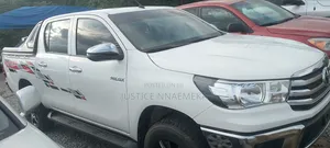 Toyota Hilux 2023 White