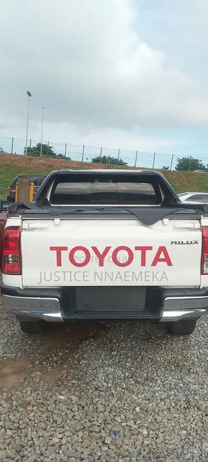 Toyota Hilux 2023 White