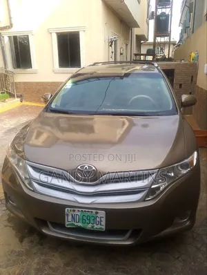 Toyota Venza 2010 Gold