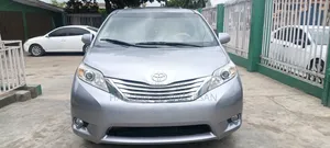 Toyota Sienna 2011