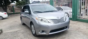 Toyota Sienna 2011