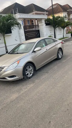 Hyundai Sonata Limited 2.0T Sedan (2.0L 4cyl 6A) 2011 Beige