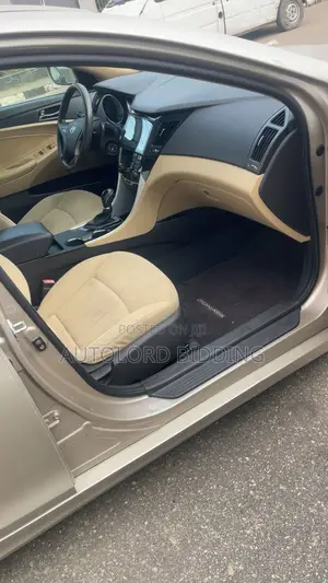 Hyundai Sonata Limited 2.0T Sedan (2.0L 4cyl 6A) 2011 Beige