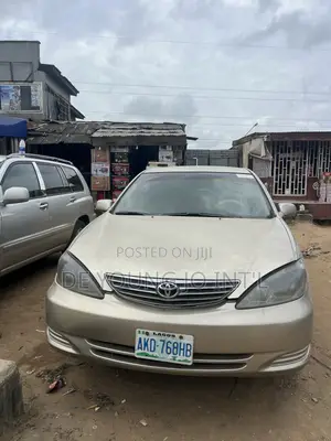 Toyota Camry LE 4dr Sedan (2.4L 4cyl 5A) 2005 Gold