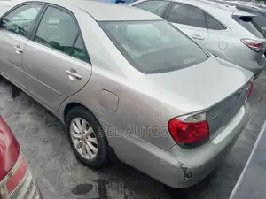 Toyota Camry 2005 Silver