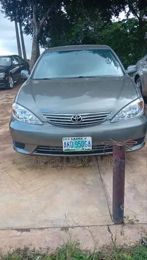 Toyota Camry 2004 Gray